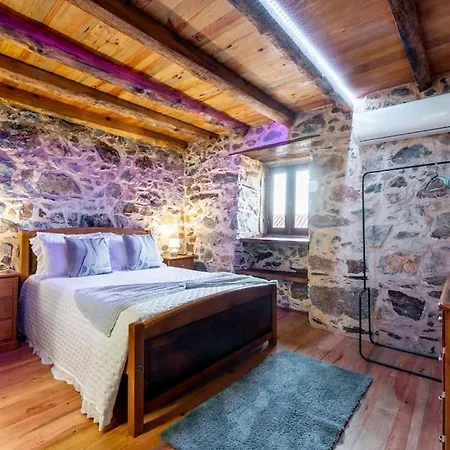 Casa Dos Penedos Holiday home *