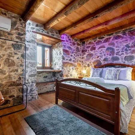 Casa Dos Penedos * Abrunheira